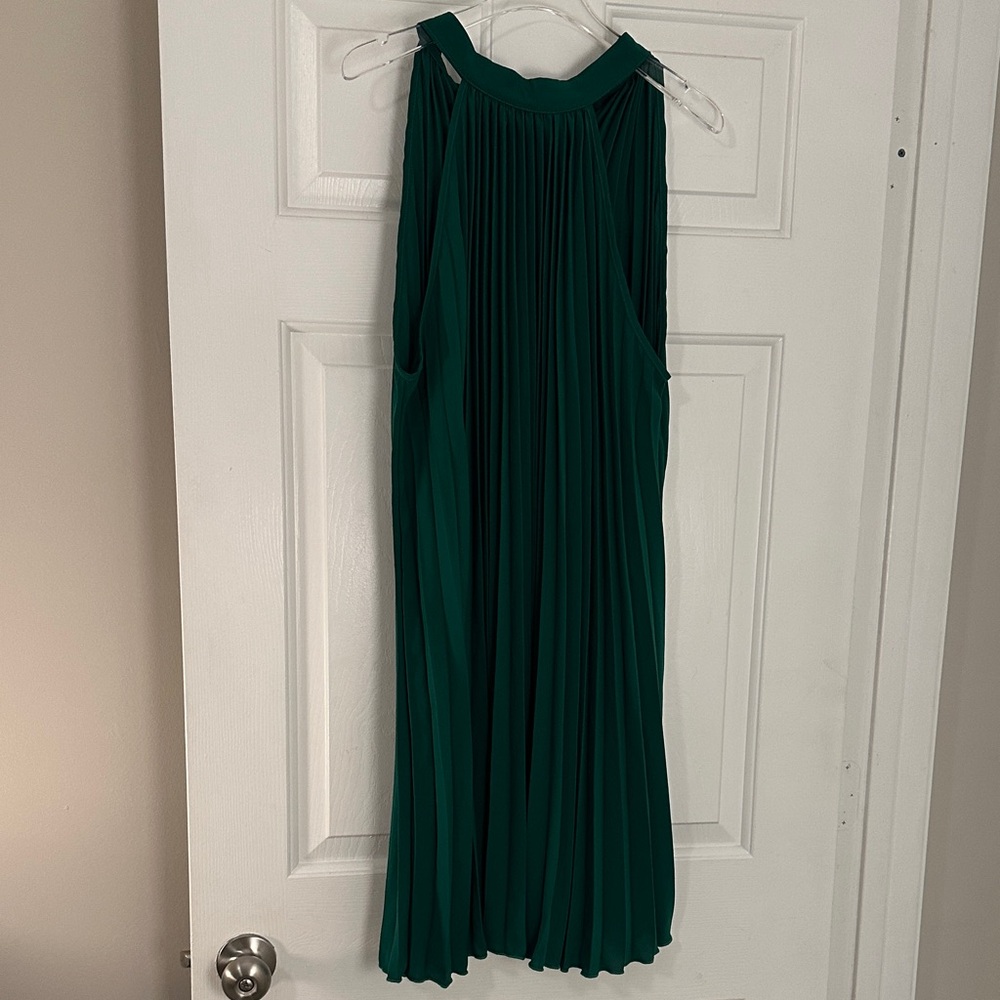 Elegant Green Pleated Dress
